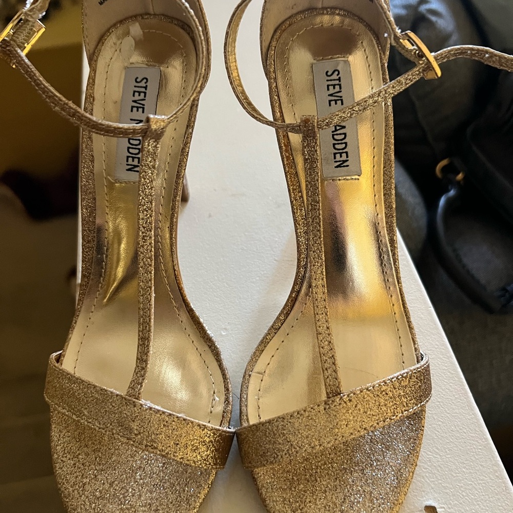 NEW Steve Madden Glittering Gold Heels